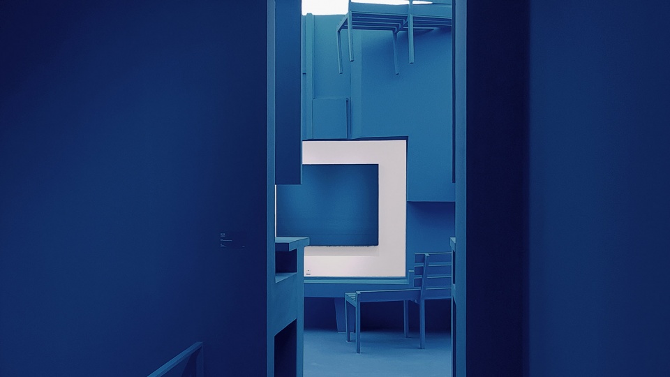 The blue base of the nine story tower by Zigeng Wang