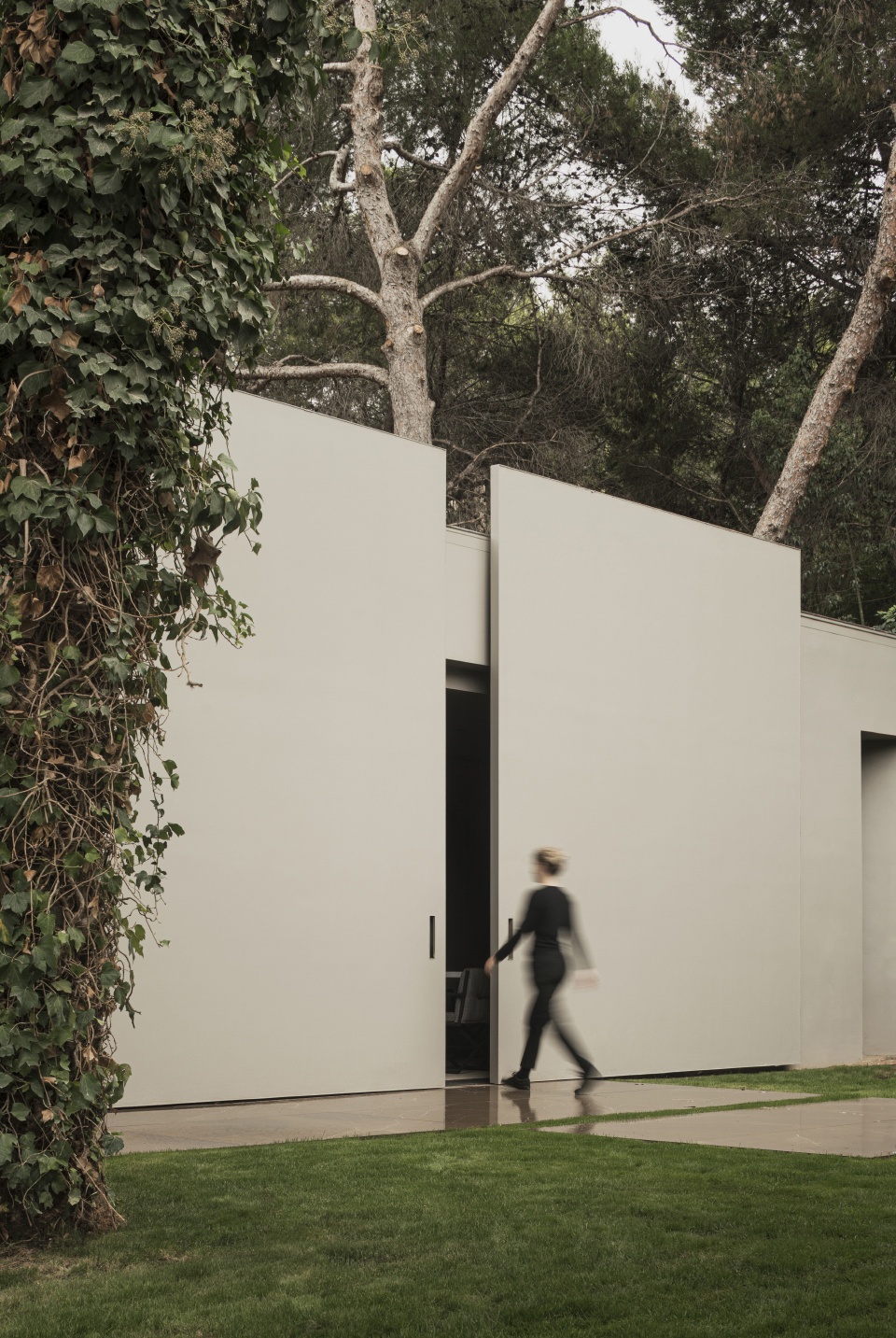 t house by francesc rife studio