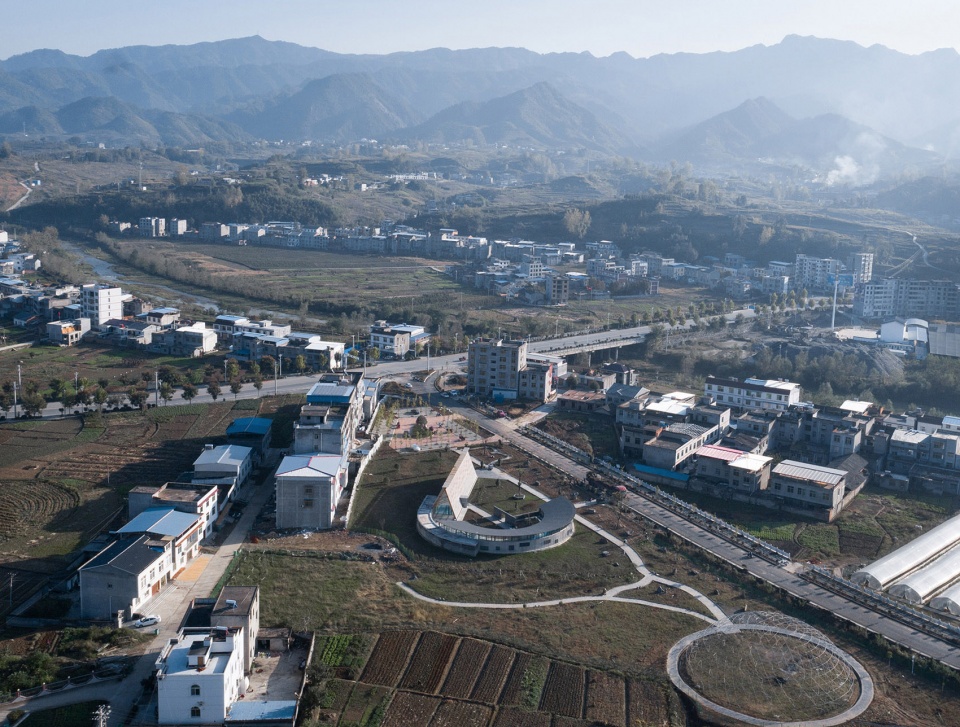 Strawberry Farm Activity Hall by Describing Architecture Studio 1