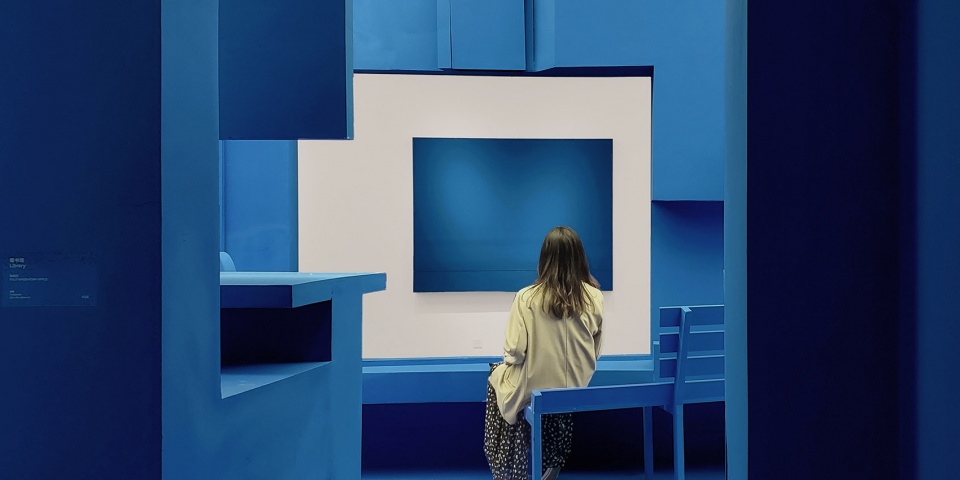 The blue base of the nine story tower by Zigeng Wang