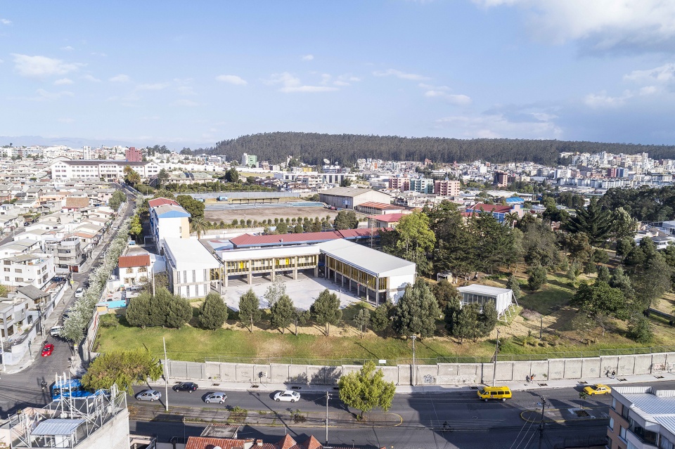 uepm quito classrooms by espinoza carvajal arquitectos