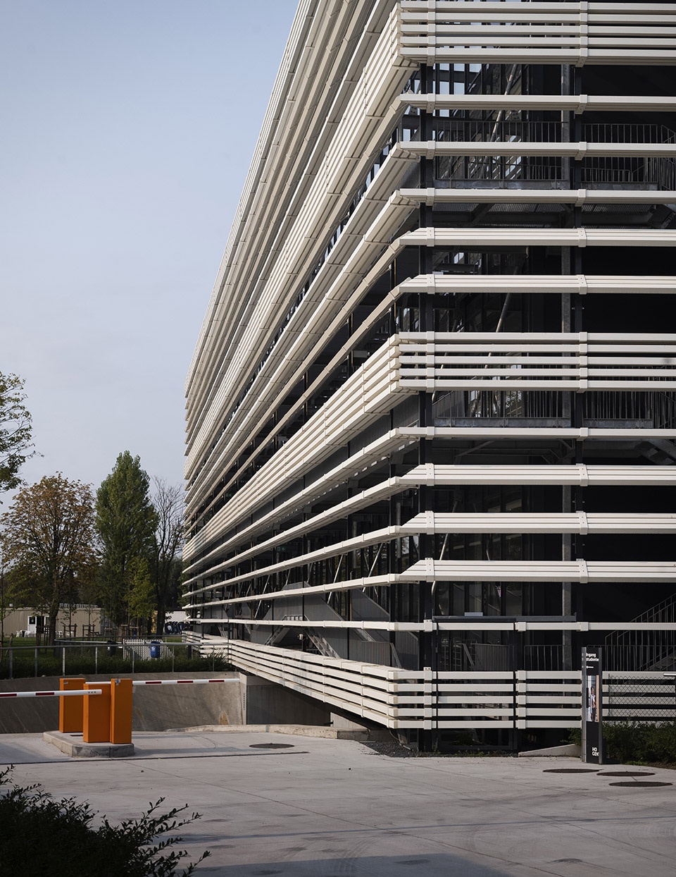 Building T by SADAR VUGA