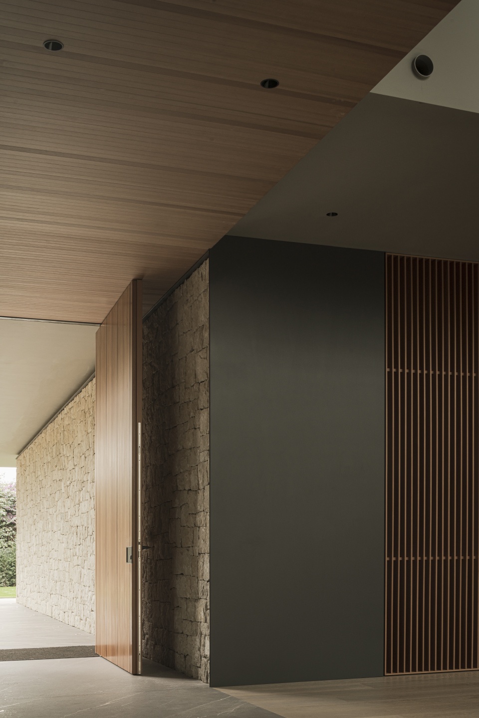 t house by francesc rife studio