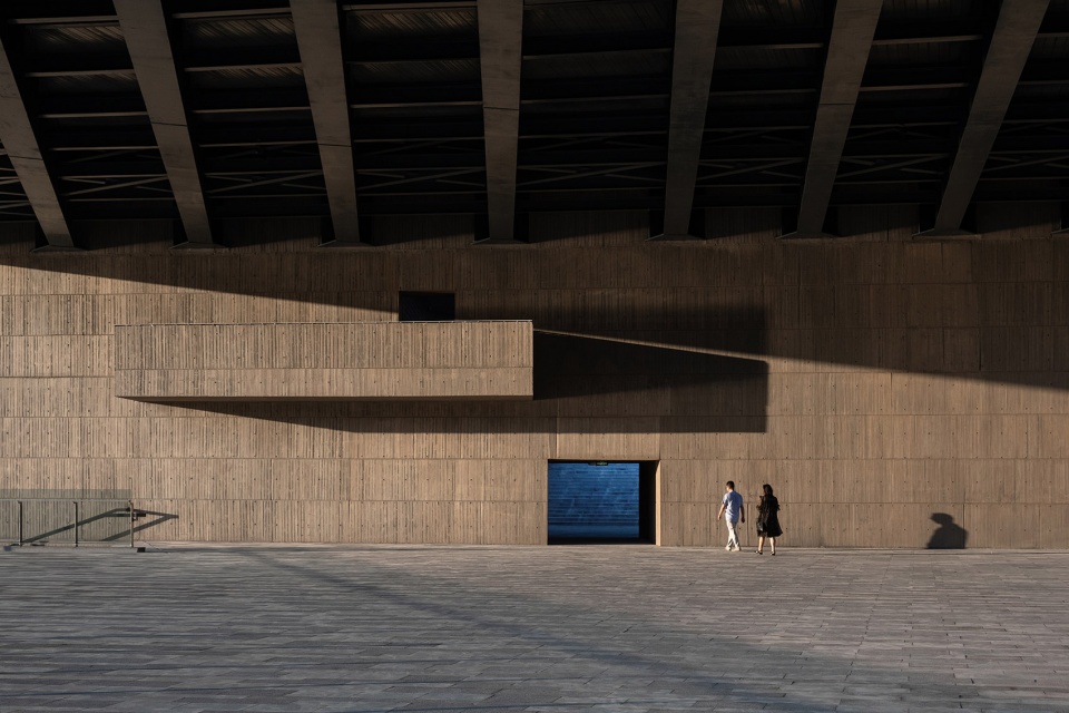 yunyang riverfront visitor center in chongqing china by atelier deshaus