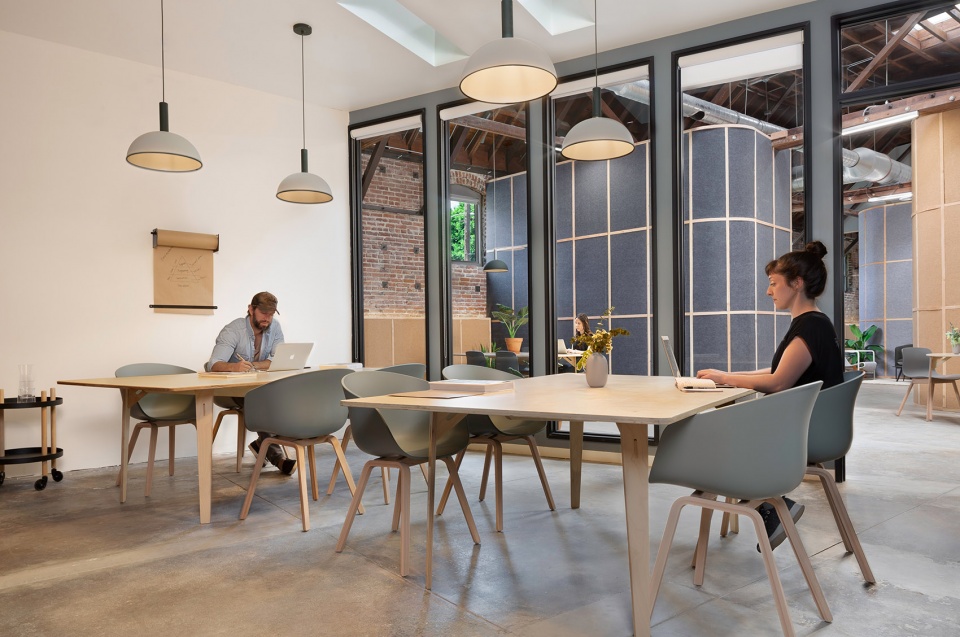 Big and Tiny Silverlake by ZOOCO ESTUDIO