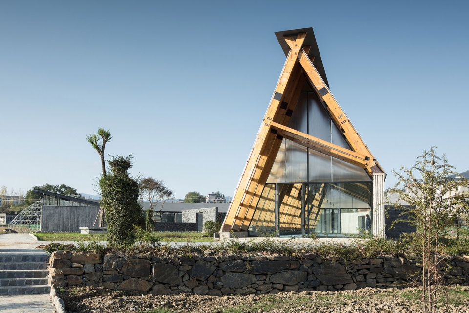 Strawberry Farm Activity Hall by Describing Architecture Studio