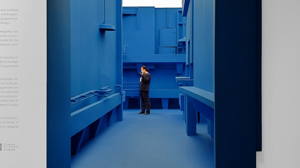 The blue base of the nine story tower by Zigeng Wang