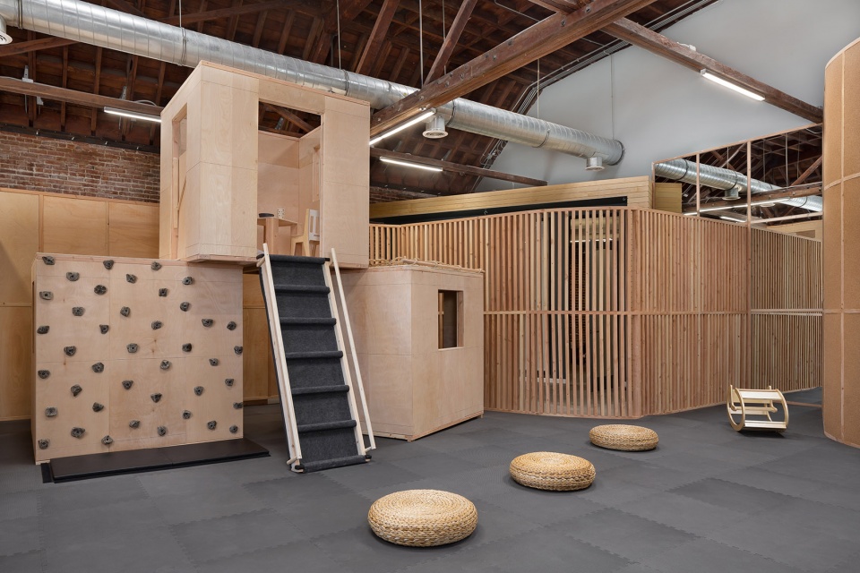 Big and Tiny Silverlake by ZOOCO ESTUDIO