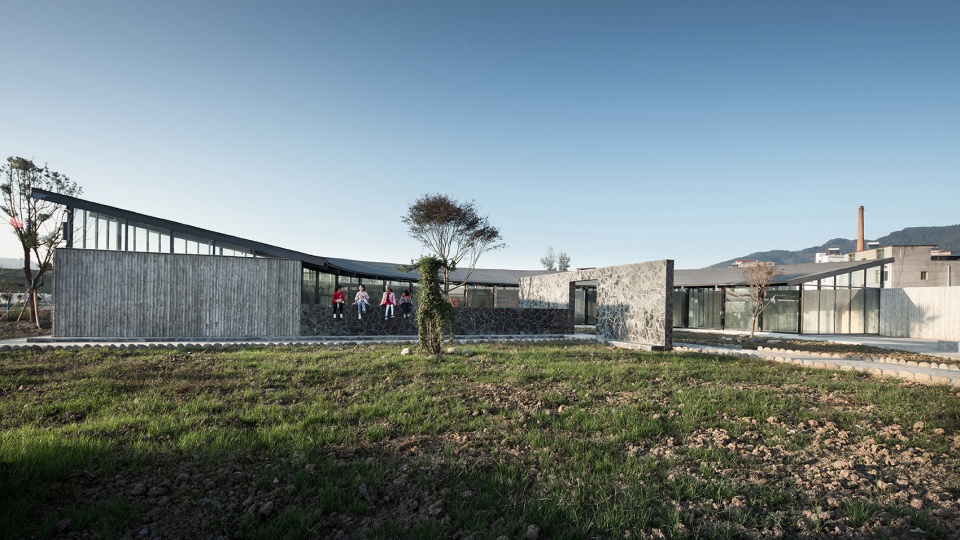 Strawberry Farm Activity Hall by Describing Architecture Studio