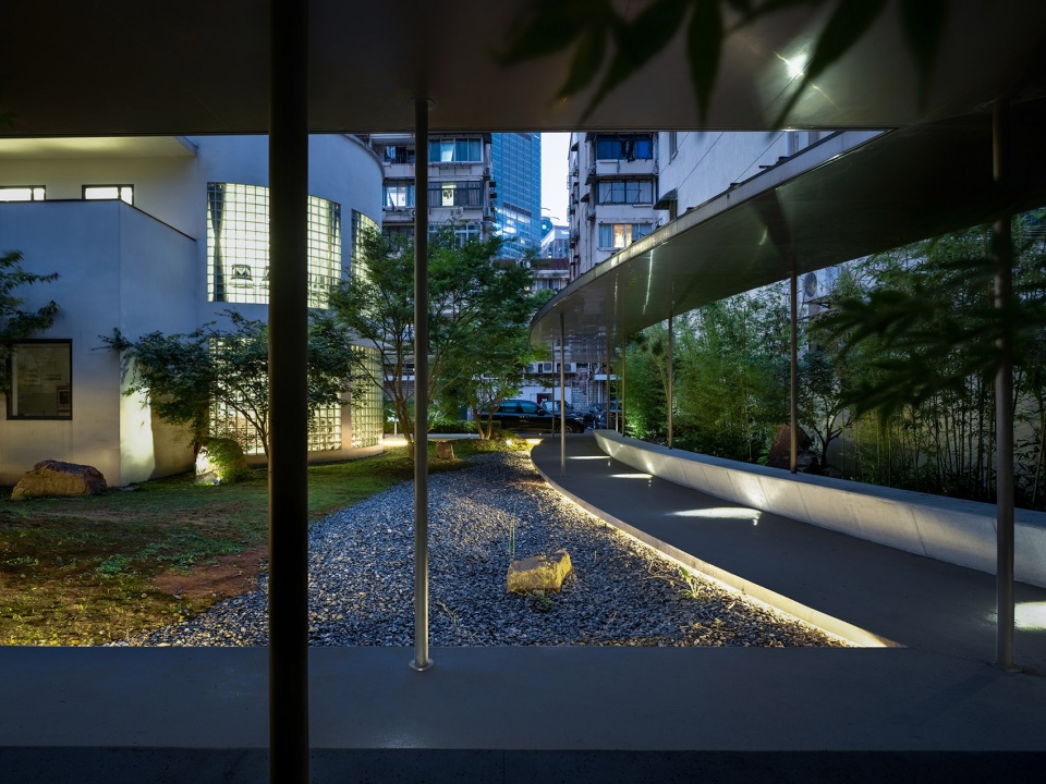dongyuan neighborhood committee renovation china by atelier vision