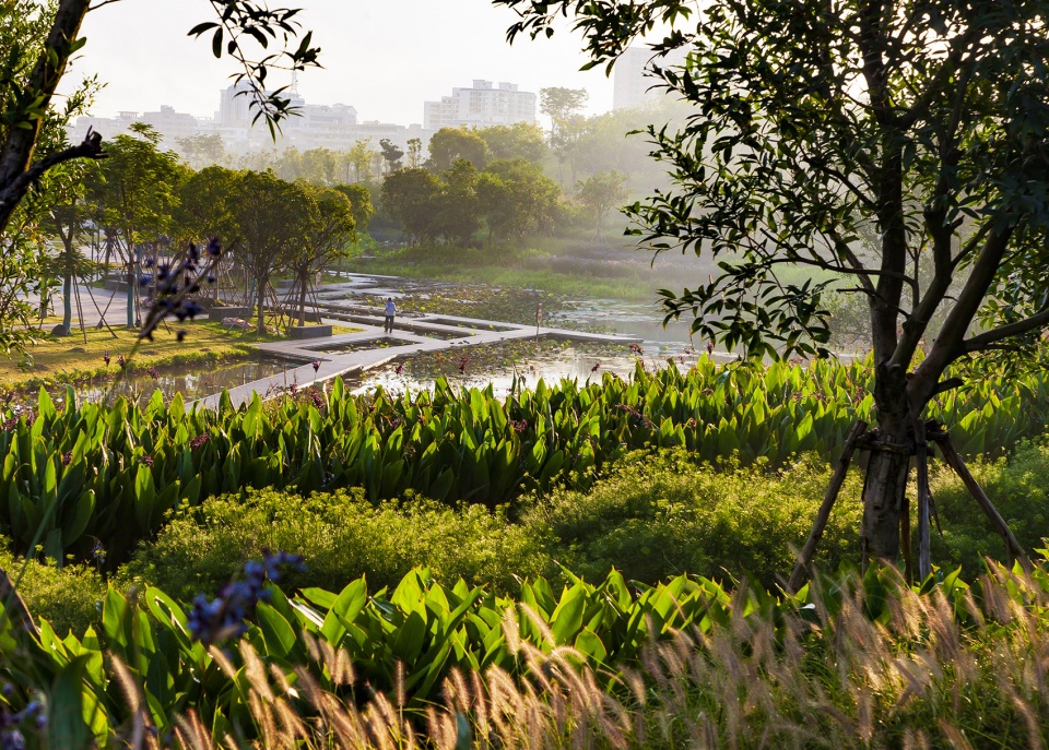 meishe river greenway and fengxiang park haikou china by turenscape