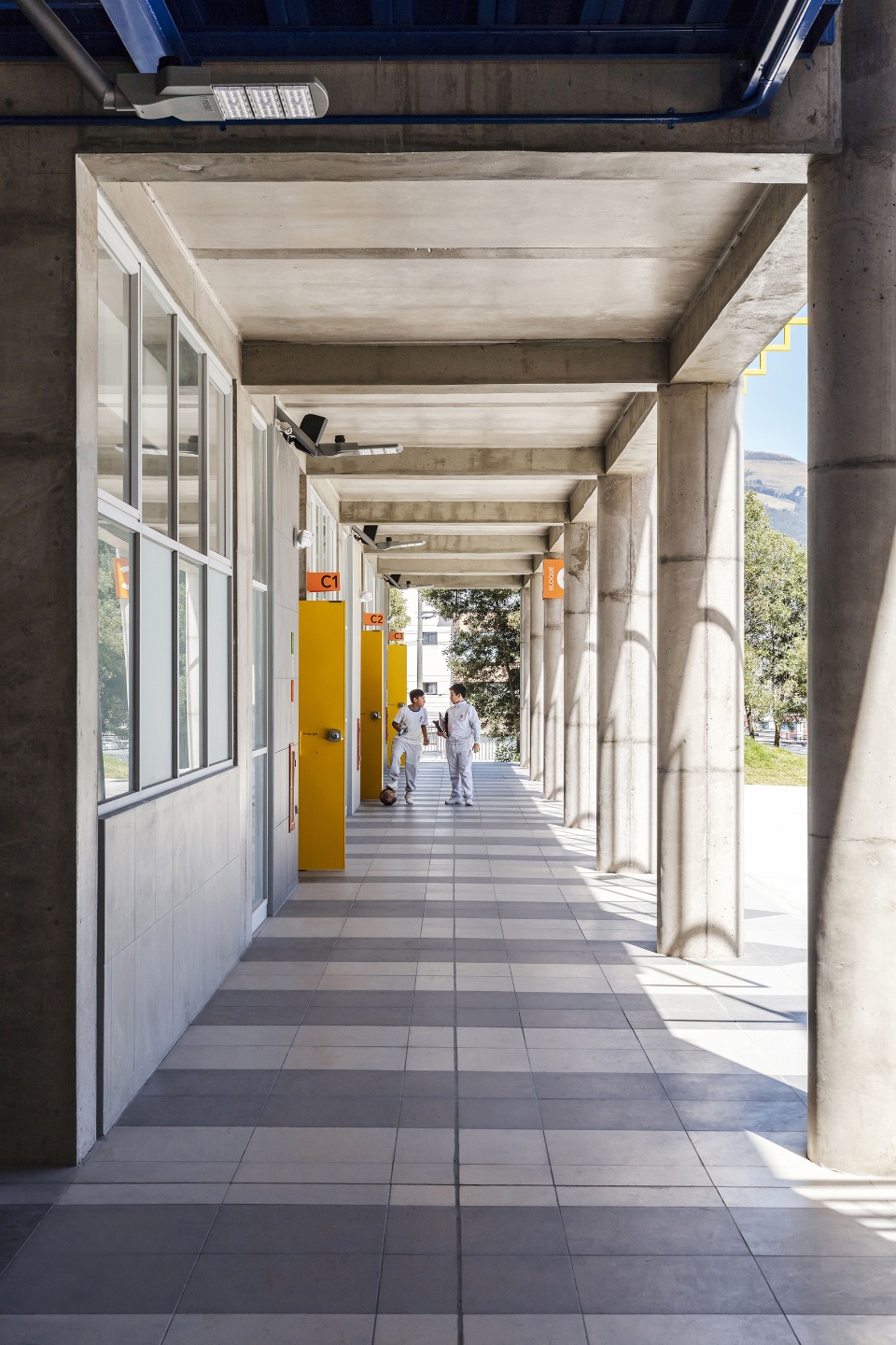 uepm quito classrooms by espinoza carvajal arquitectos
