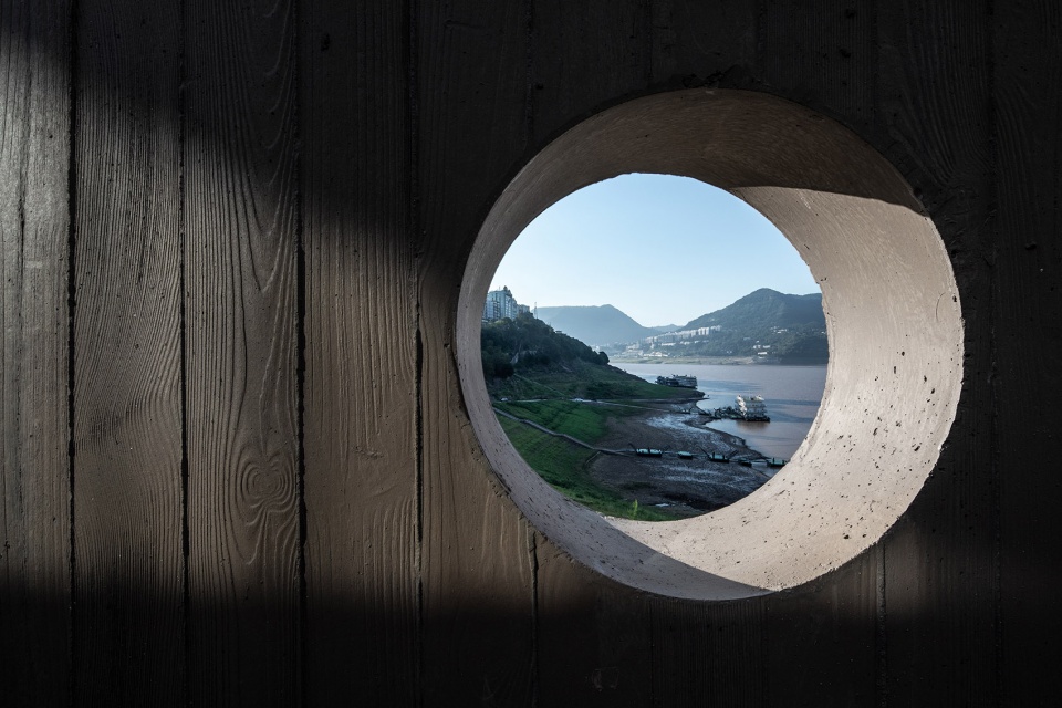 yunyang riverfront visitor center in chongqing china by atelier deshaus