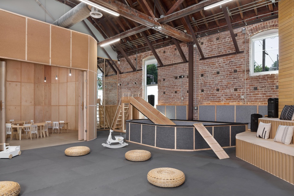 Big and Tiny Silverlake by ZOOCO ESTUDIO