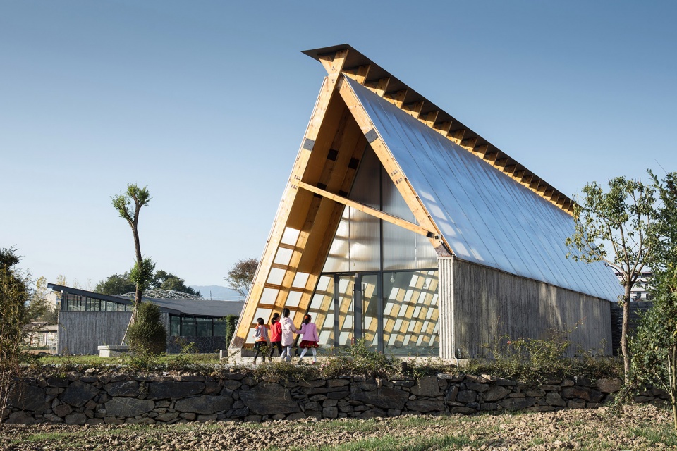 Strawberry Farm Activity Hall by Describing Architecture Studio