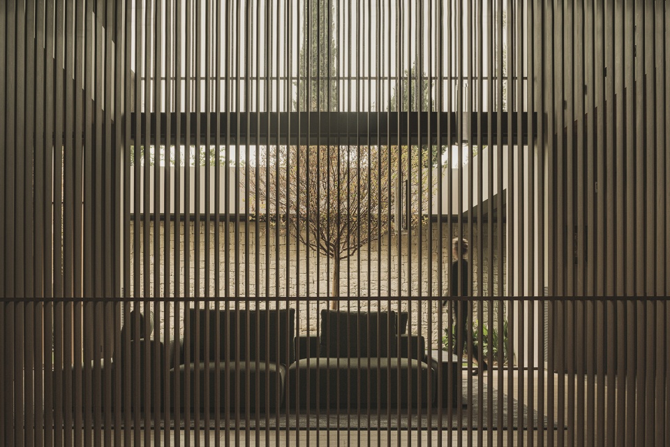 t house by francesc rife studio