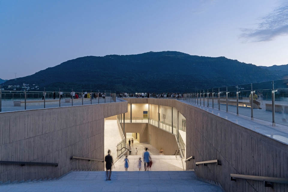 yunyang riverfront visitor center in chongqing china by atelier deshaus