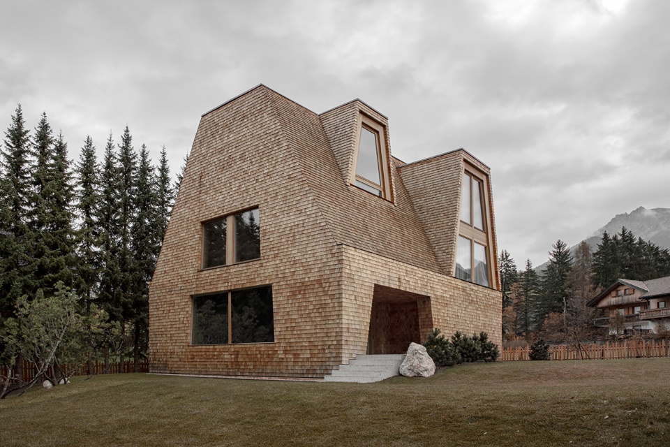 ciasa aqua bad cortina by pedevilla architects