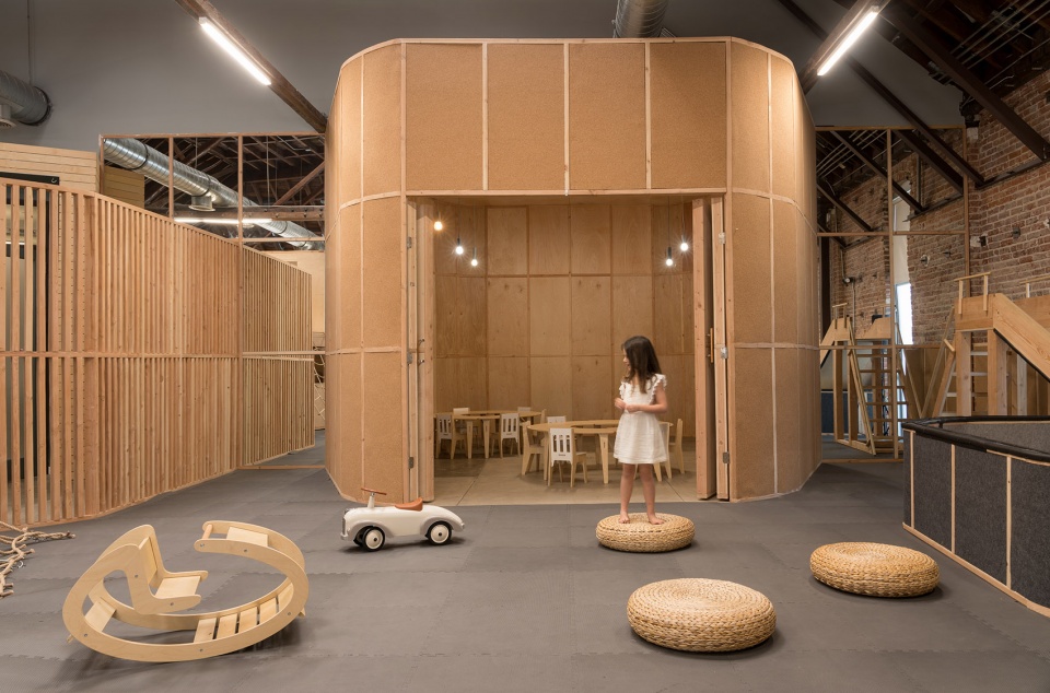 Big and Tiny Silverlake by ZOOCO ESTUDIO