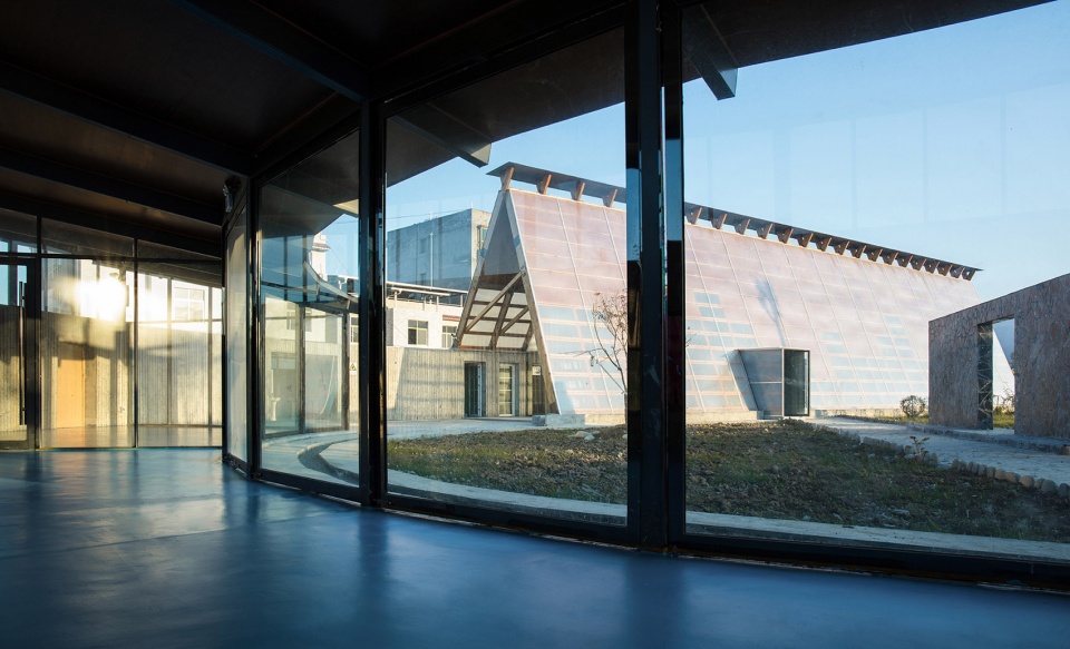 Strawberry Farm Activity Hall by Describing Architecture Studio 1