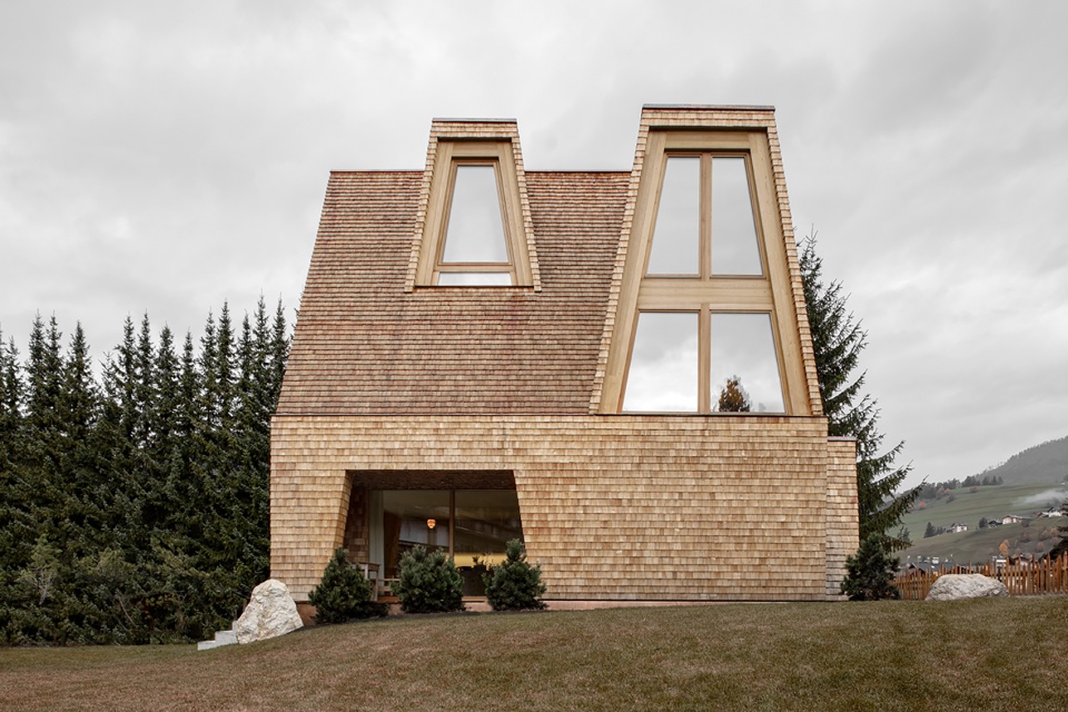 ciasa aqua bad cortina by pedevilla architects