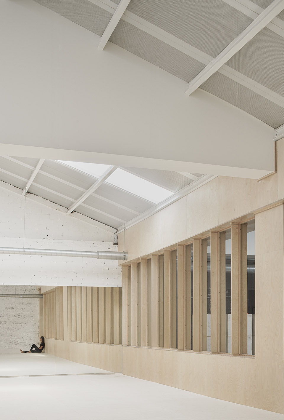kyodai training center by carlos segarra arquitectos