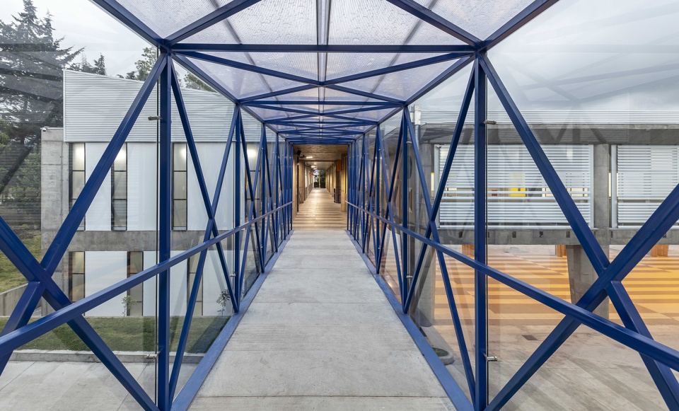 uepm quito classrooms by espinoza carvajal arquitectos