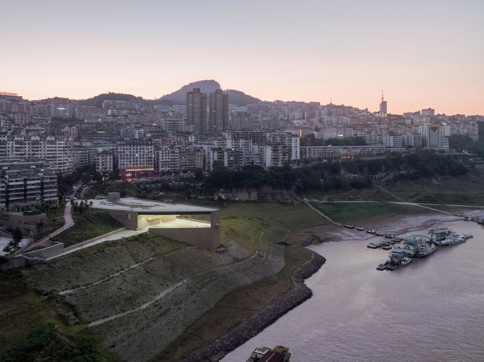 yunyang riverfront visitor center in chongqing china by atelier deshaus
