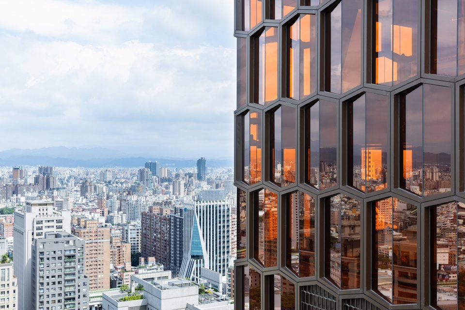 La Bella Vita high rise residential tower by Antonio Citterio Patricia Viel