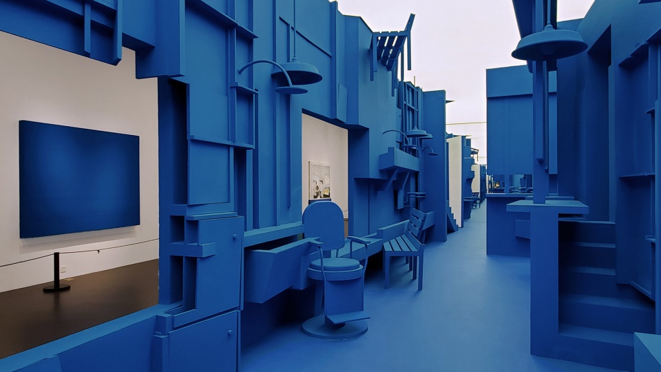 The blue base of the nine story tower by Zigeng Wang