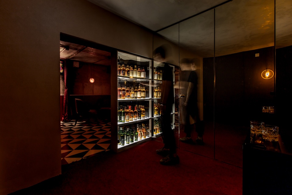 WHISPER BAR Digitectslab