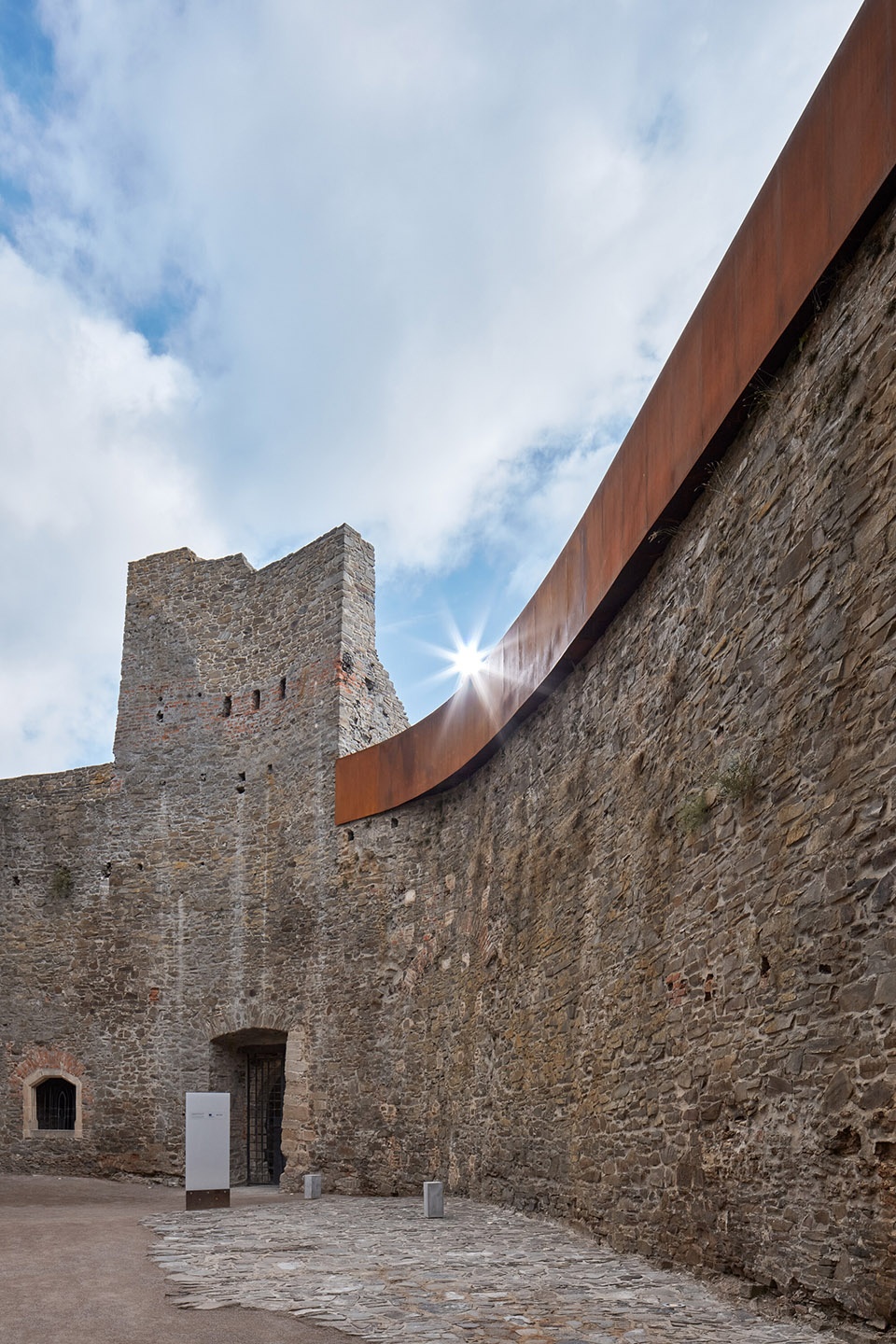 Helfstyn Castle Palace Reconstruction by atelier r 1