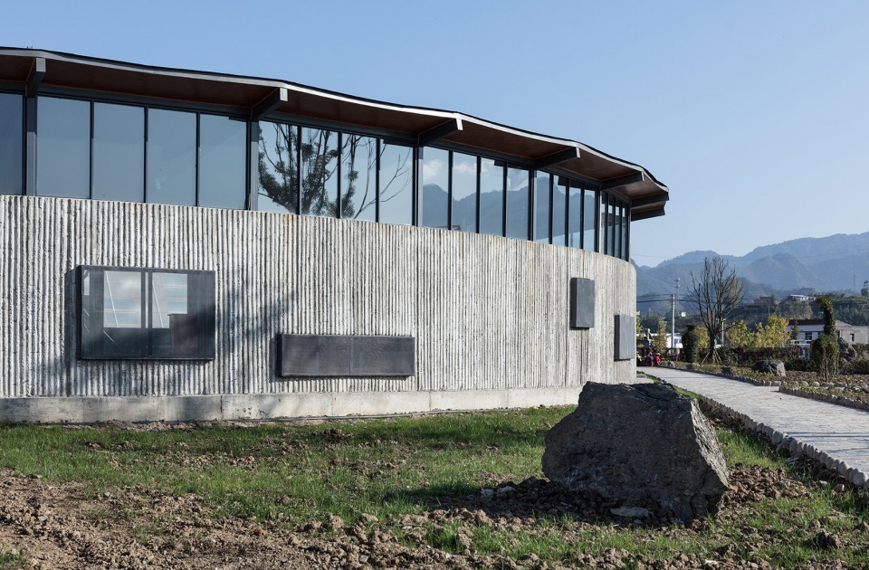 Strawberry Farm Activity Hall by Describing Architecture Studio