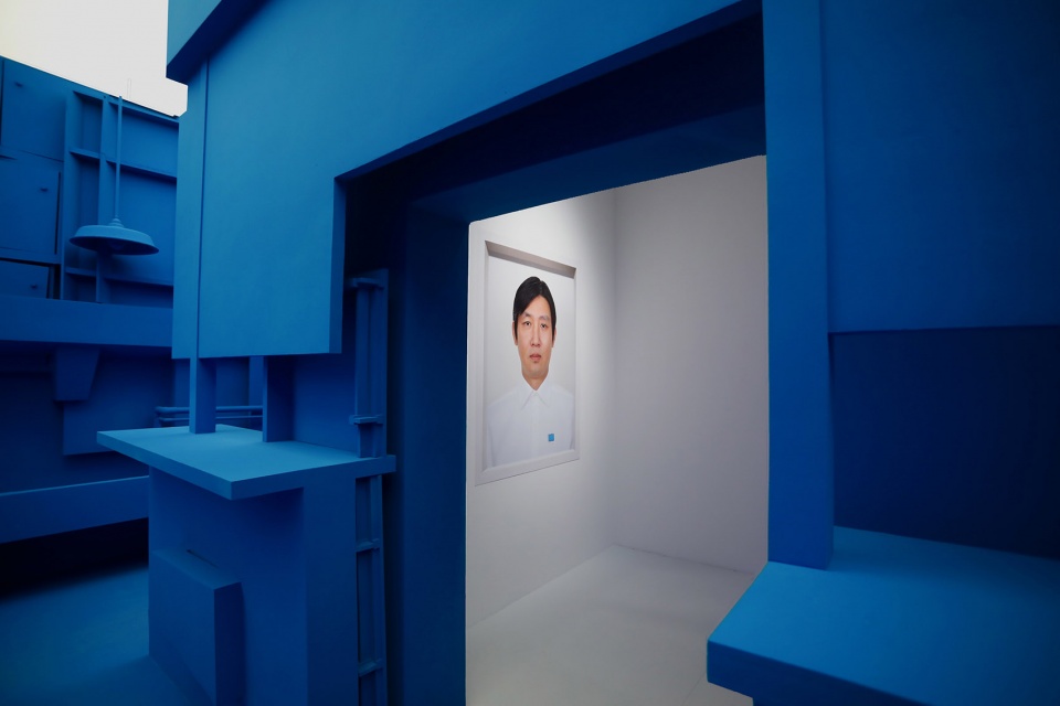 The blue base of the nine story tower by Zigeng Wang