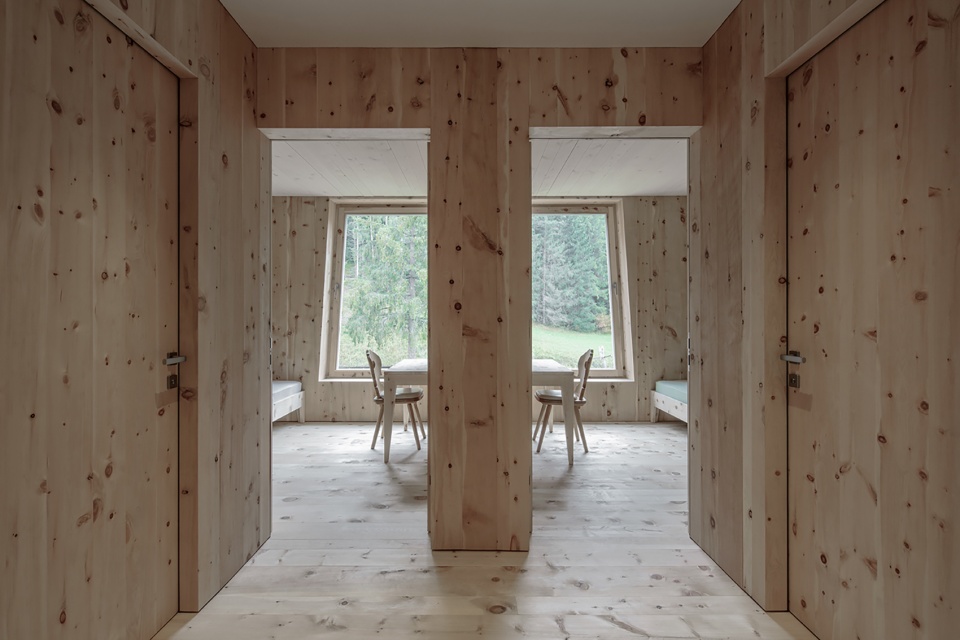 ciasa aqua bad cortina by pedevilla architects