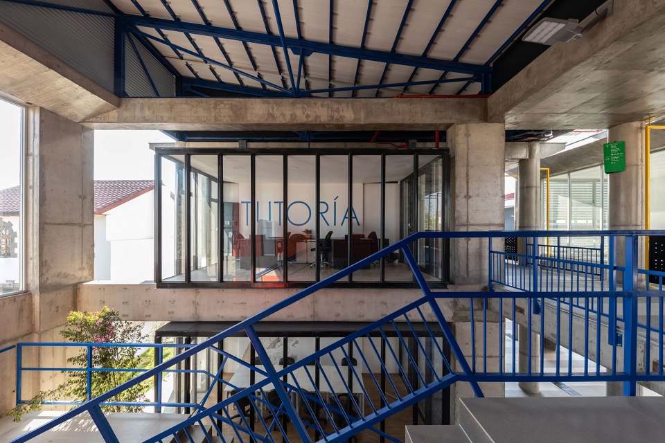 uepm quito classrooms by espinoza carvajal arquitectos