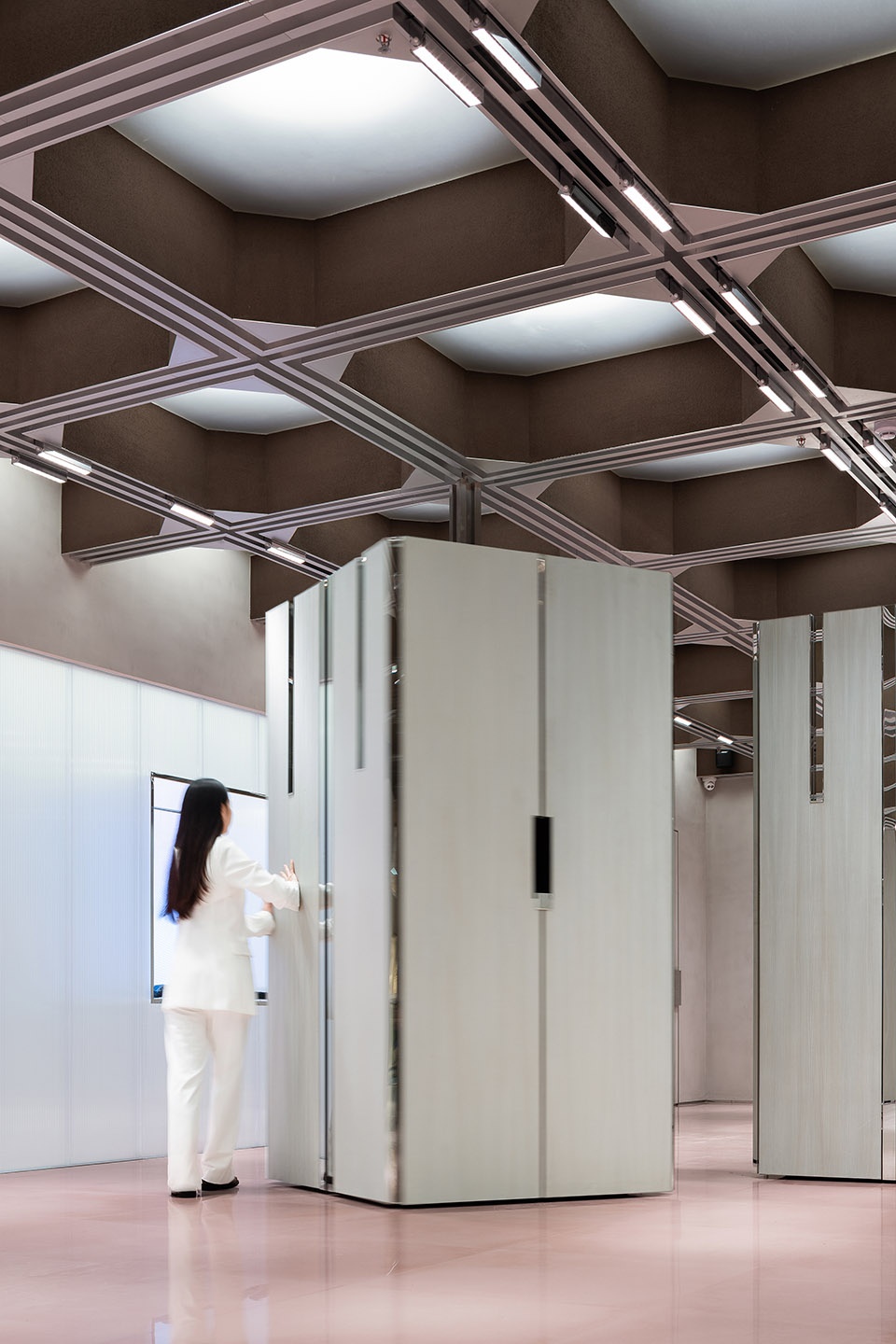 j1m5 boutique china by various associates