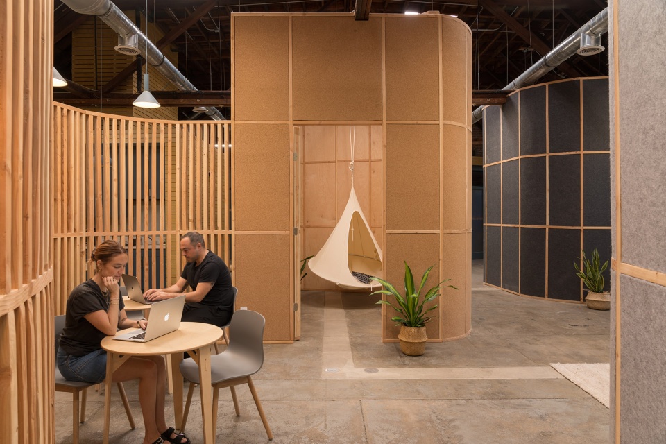 Big and Tiny Silverlake by ZOOCO ESTUDIO