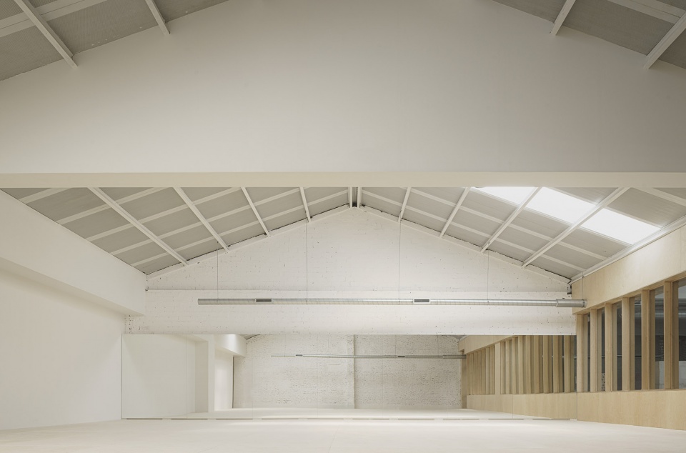 kyodai training center by carlos segarra arquitectos