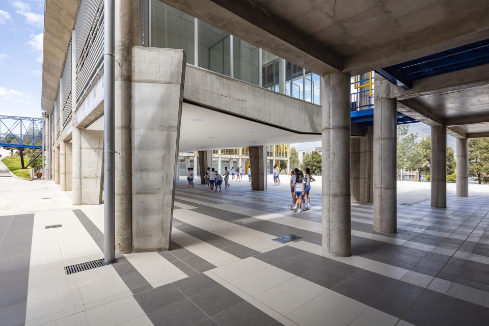 uepm quito classrooms by espinoza carvajal arquitectos