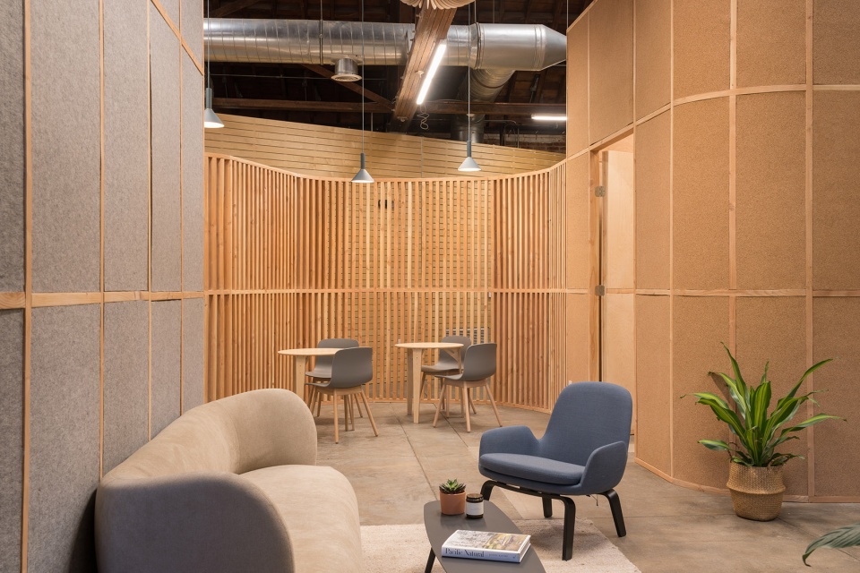 Big and Tiny Silverlake by ZOOCO ESTUDIO