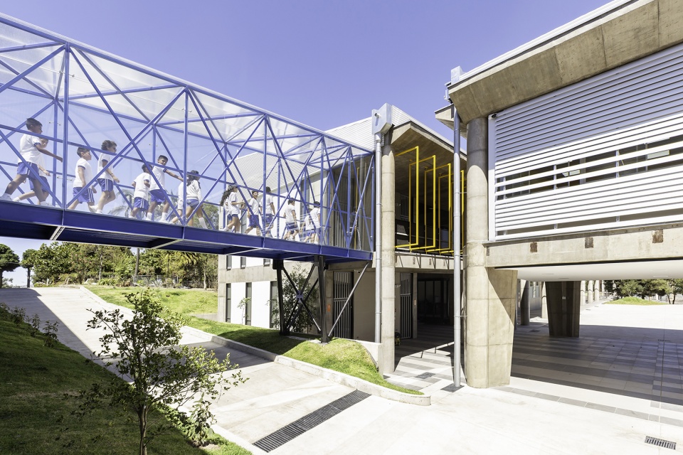uepm quito classrooms by espinoza carvajal arquitectos
