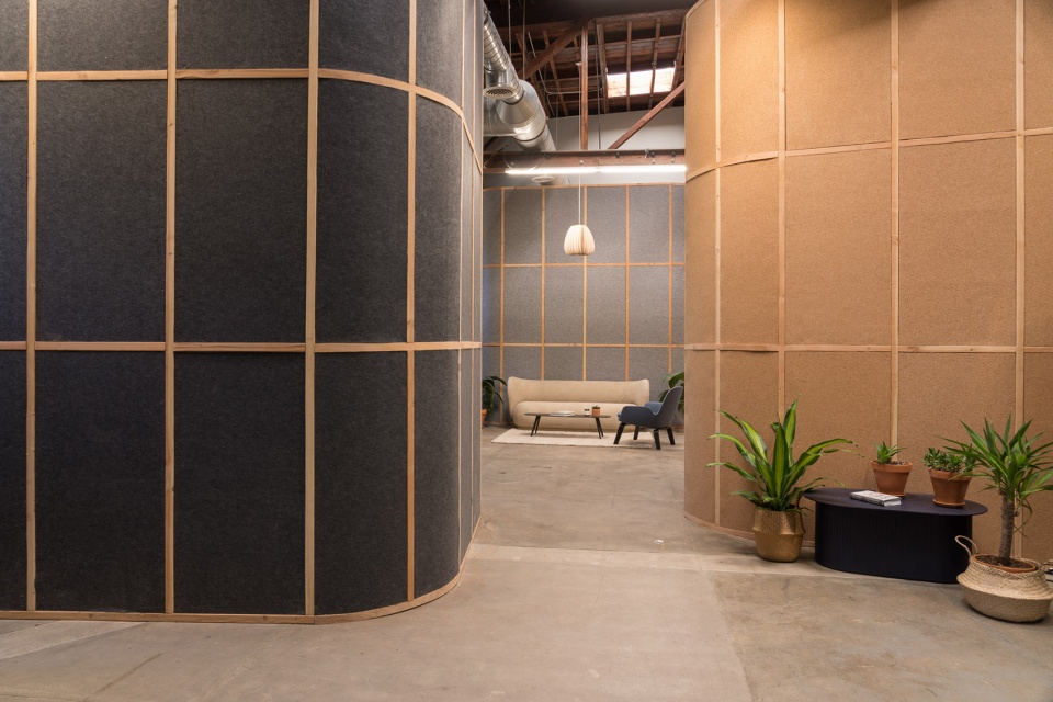 Big and Tiny Silverlake by ZOOCO ESTUDIO
