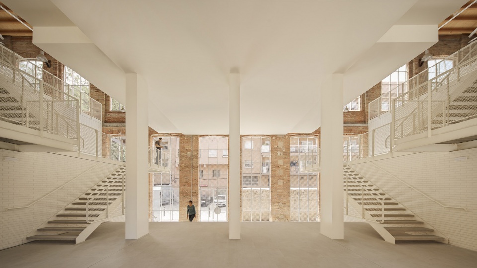 Transformation of the old thread storage building in a social housing complex by Roldan Berengue