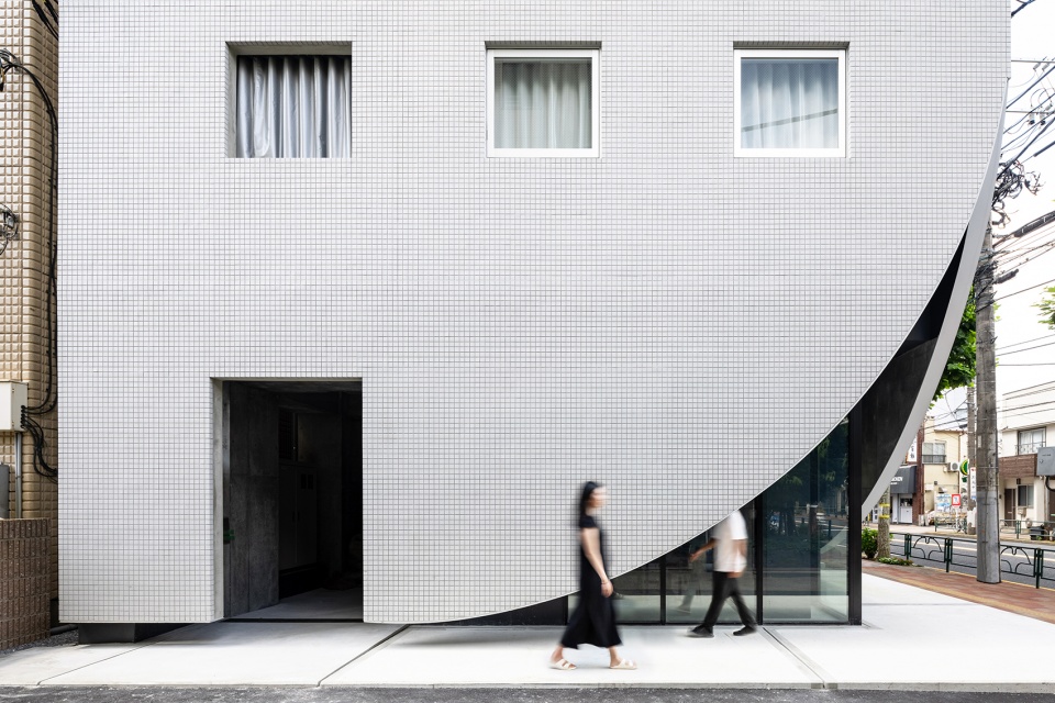 lighthouse tokyo by ysla architects