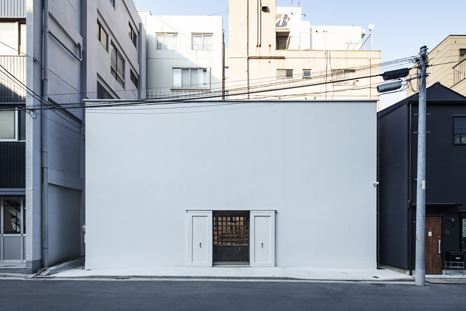 t house new balance by schemata architects on design partners