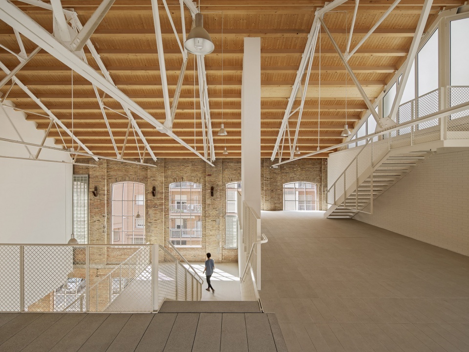 Transformation of the old thread storage building in a social housing complex by Roldan Berengue