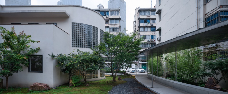 dongyuan neighborhood committee renovation china by atelier vision