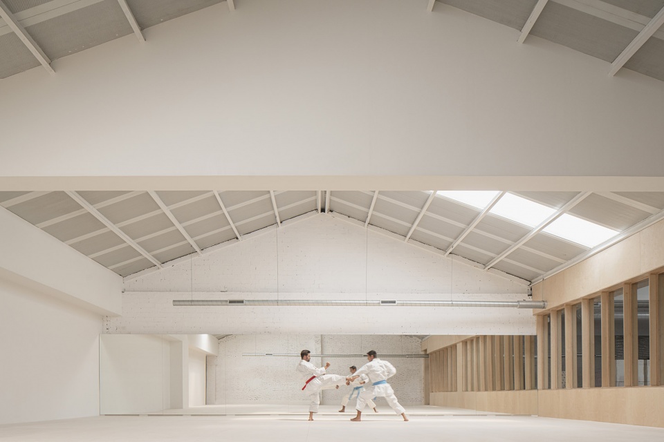 kyodai training center by carlos segarra arquitectos
