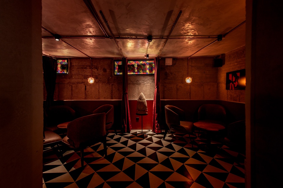 WHISPER BAR Digitectslab